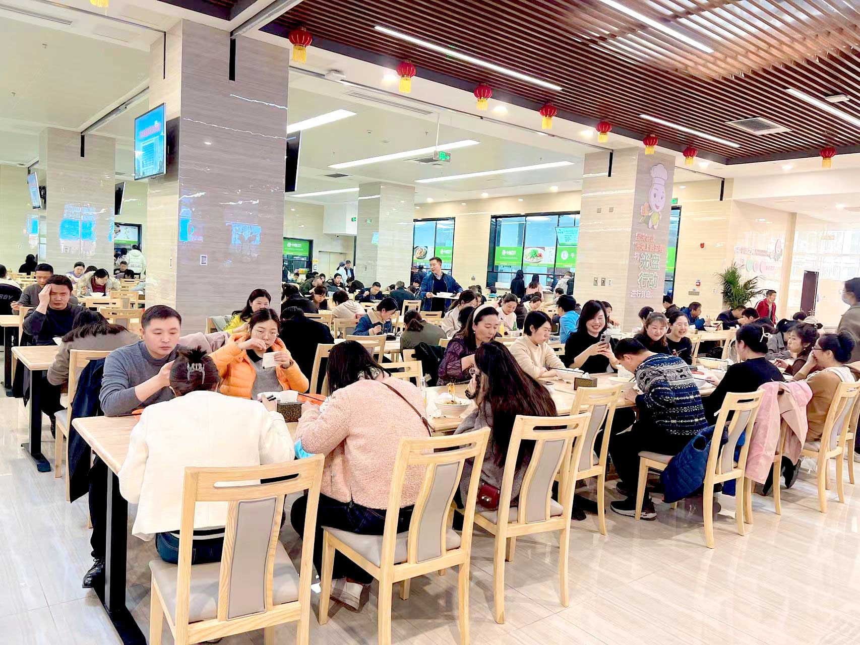 打造員工“滿意食堂”，食堂承包公司運(yùn)營秘訣